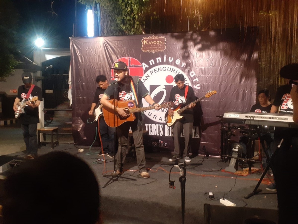 Pagelaran musik merayakan 20 tahun berdirinya Oi Surabaya. (Foto: Endang Pergiwati/jatimnow.com)