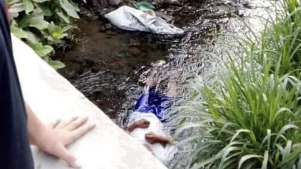 Kondisi korban saat ditemukan tewas di sungai. (Foto: Warga/jatimnow.com)