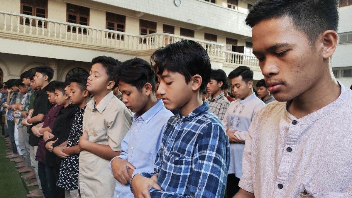 5000 Santri Wali Barokah Kediri Gelar Salat Istisqo Minta Hujan
