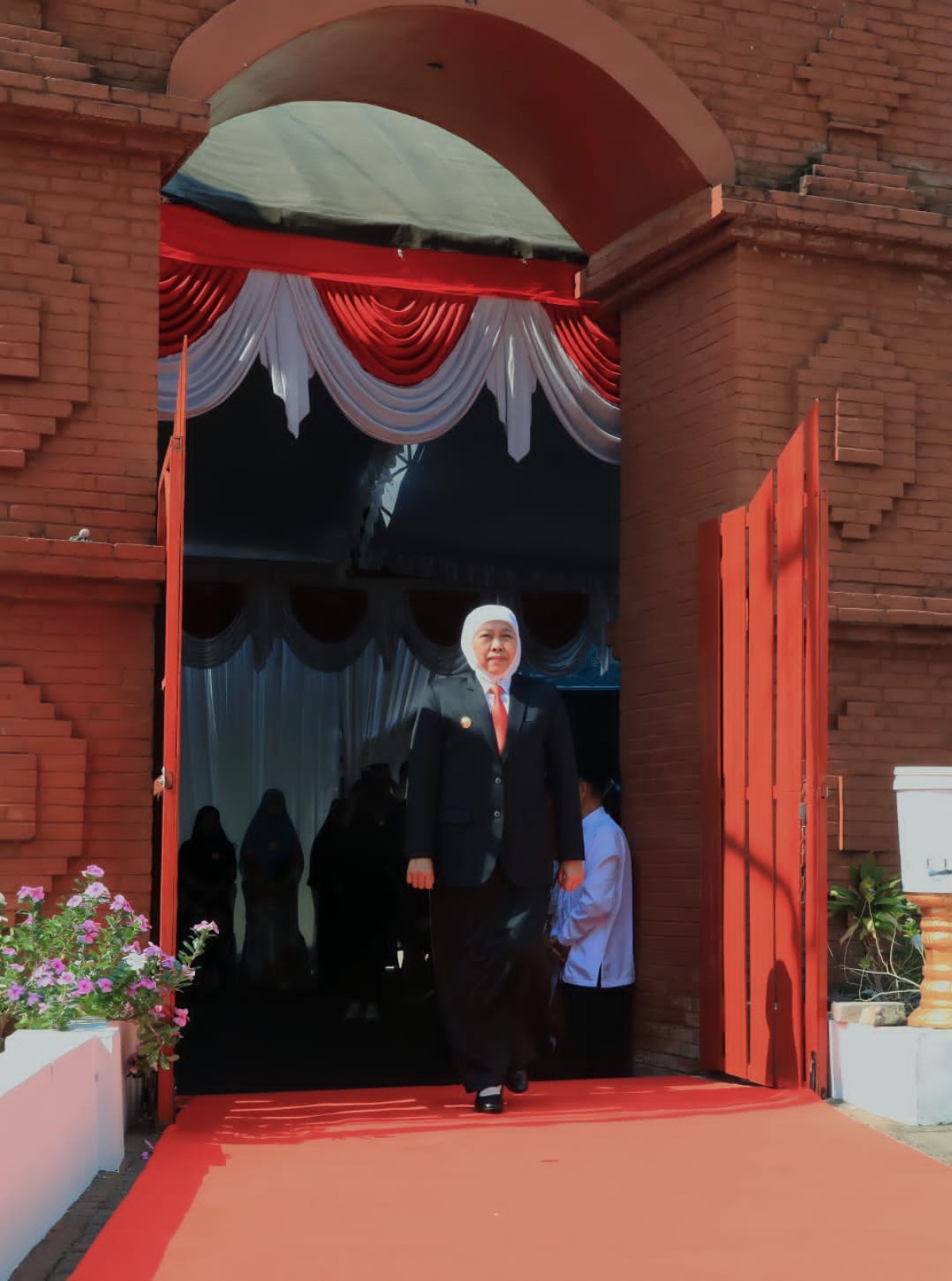 Unair Surabaya Kukuhkan Gelar Honoris Causa ke Gubernur Khofifah