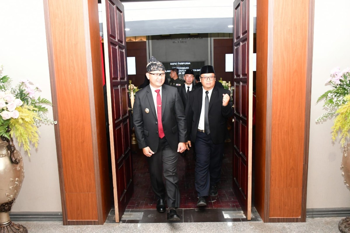Pj Wali Kota Batu, Aries Agung Paewai usai mengikuti rapat Paripurna Hari Jadi ke-22 Kota Batu. (Foto: Achmad Titan/jatimnow.com)