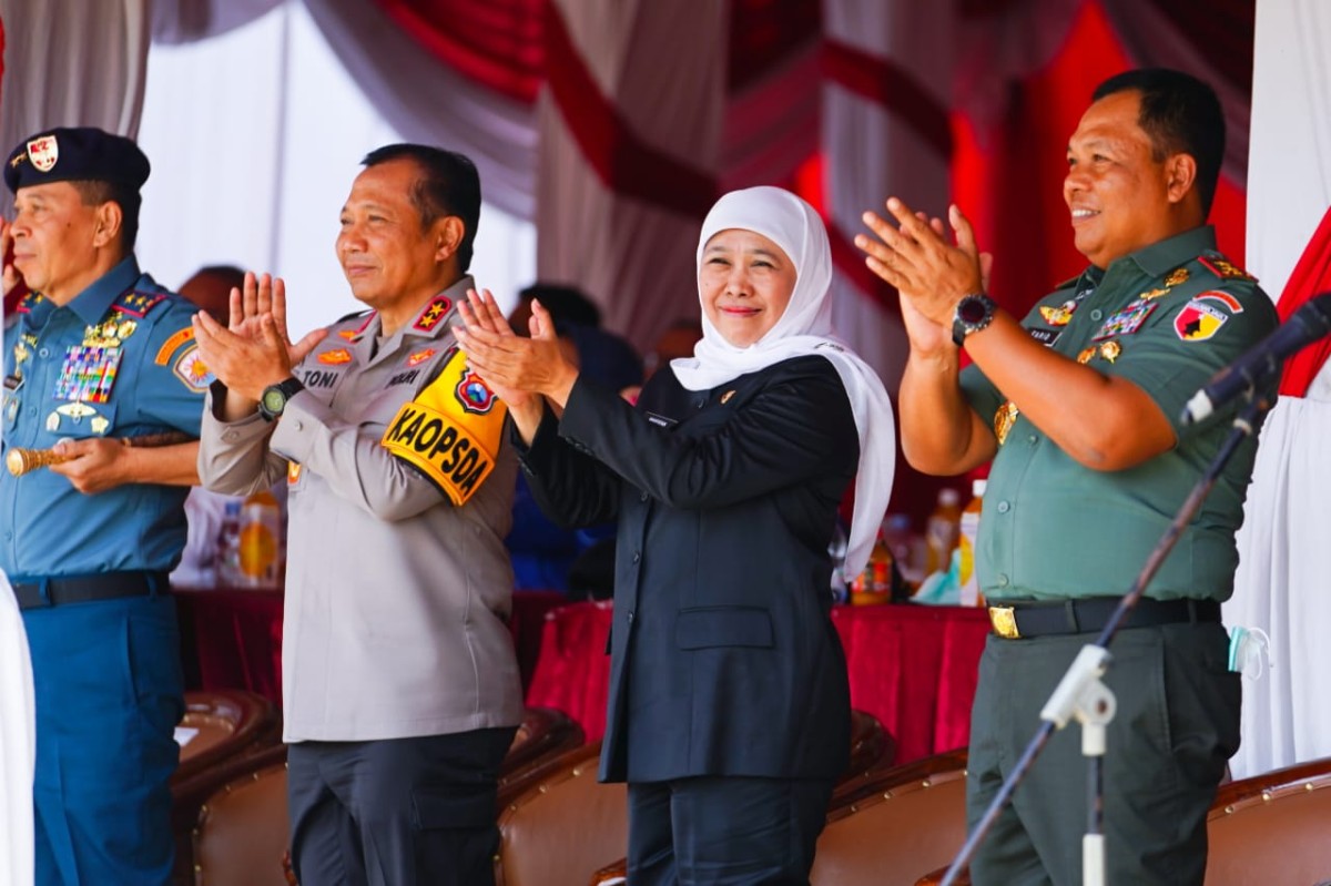Gubernur Jatim Khofifah Indar Parawansa dalam Apel Gelar Pasukan Operasi Mantap Brata Semeru 2023-2024 di Lapangan Makodam V Brawijaya Surabaya. (Foto: Ni'am Kurniawan/jatimnow.com)