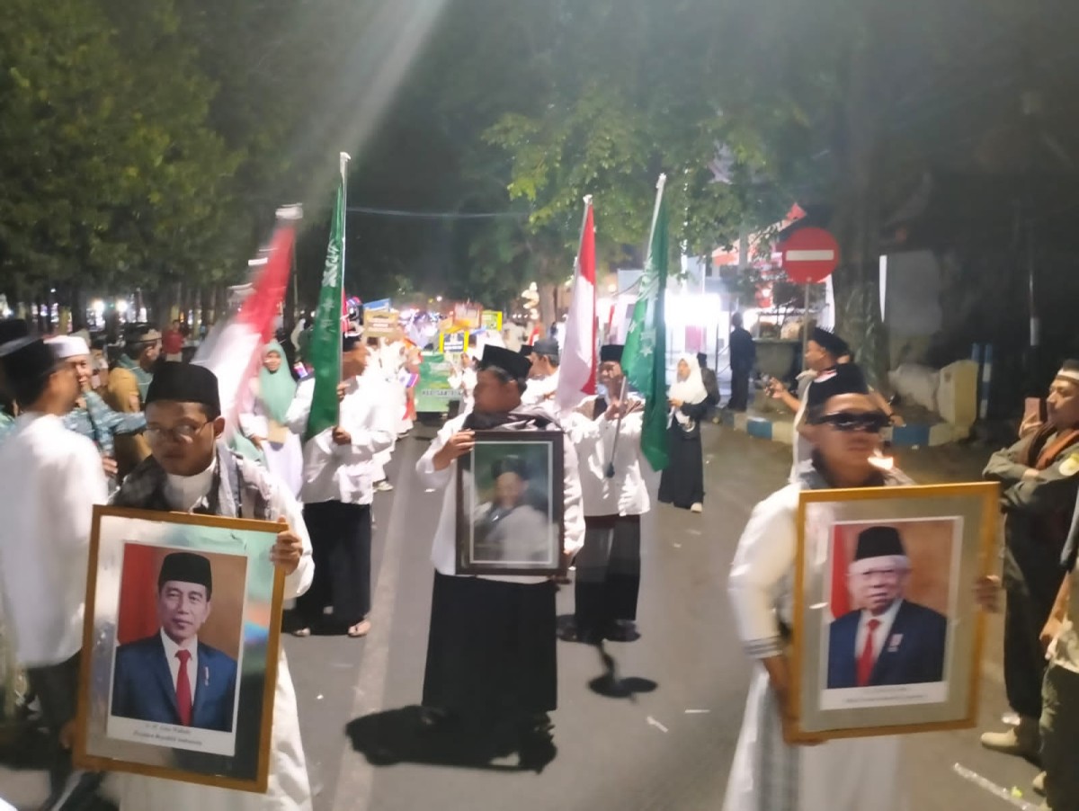 Puluhan ribu santri saat pawai. (Foto-foto: Mahfud Hidayatullah/jatimnow.com)