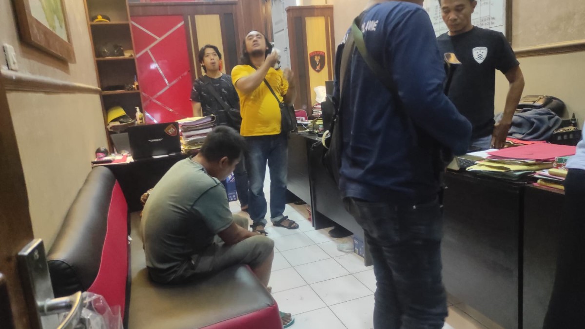 Pelaku saat dibawa ke Polres Tuban (dok Polres Tuban for jatimnow.com)