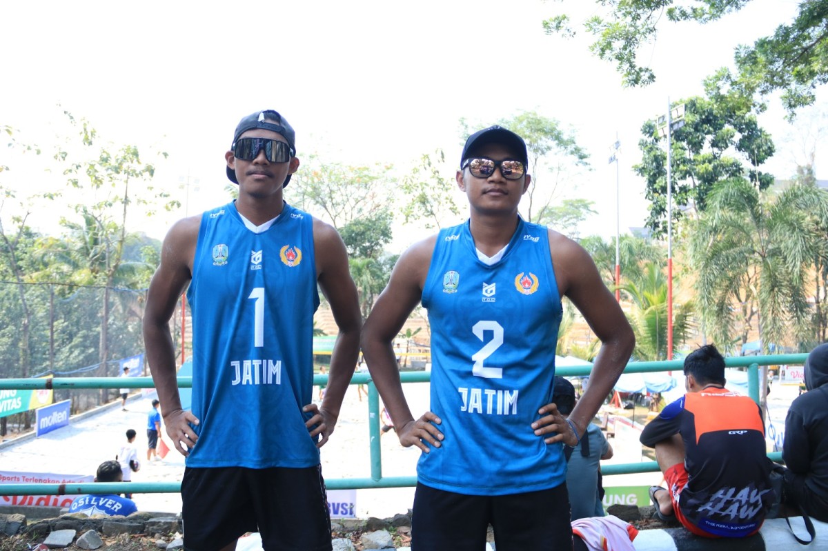 Tim putra voli pantai Jatim lolos ke PON 2024 Aceh. (Foto: Sahlul Fahmi/jatimnow.com)