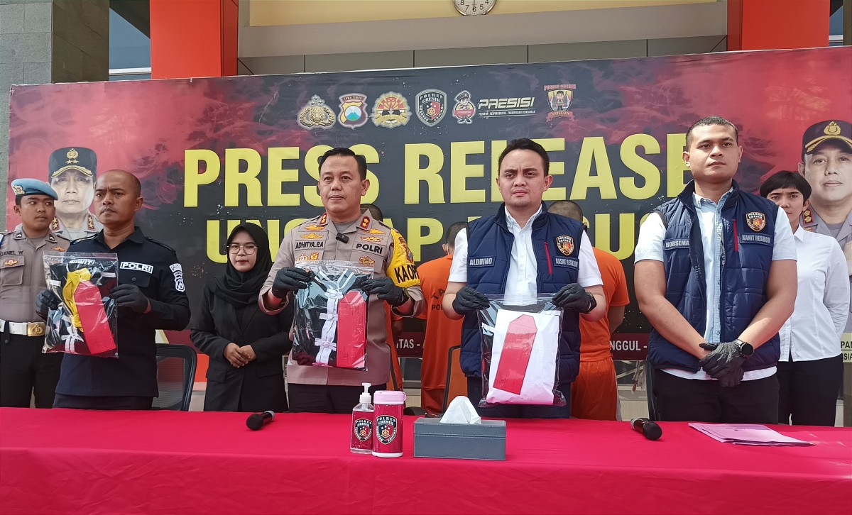 Pers rilis Polres Gresik, kasus pengeroyokan seorang pesilat hngga tewas (Foto: Sahlul Fahmi/jatimnow.com)