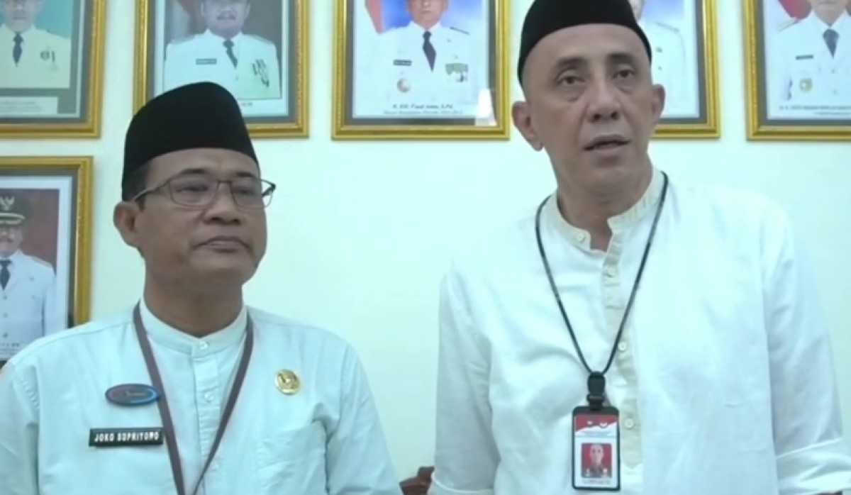 Pj Bupati Bangkalan, Arief M Edie (kanan) bersama Plt Kepala BKPSDA Bangkalan, Joko Supriyono (kiri).