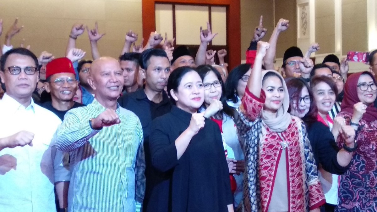Puan Maharani bersama politisi PDI Perjuangan di Surabaya (Foto:Haryo Agus/jatimnow.com)