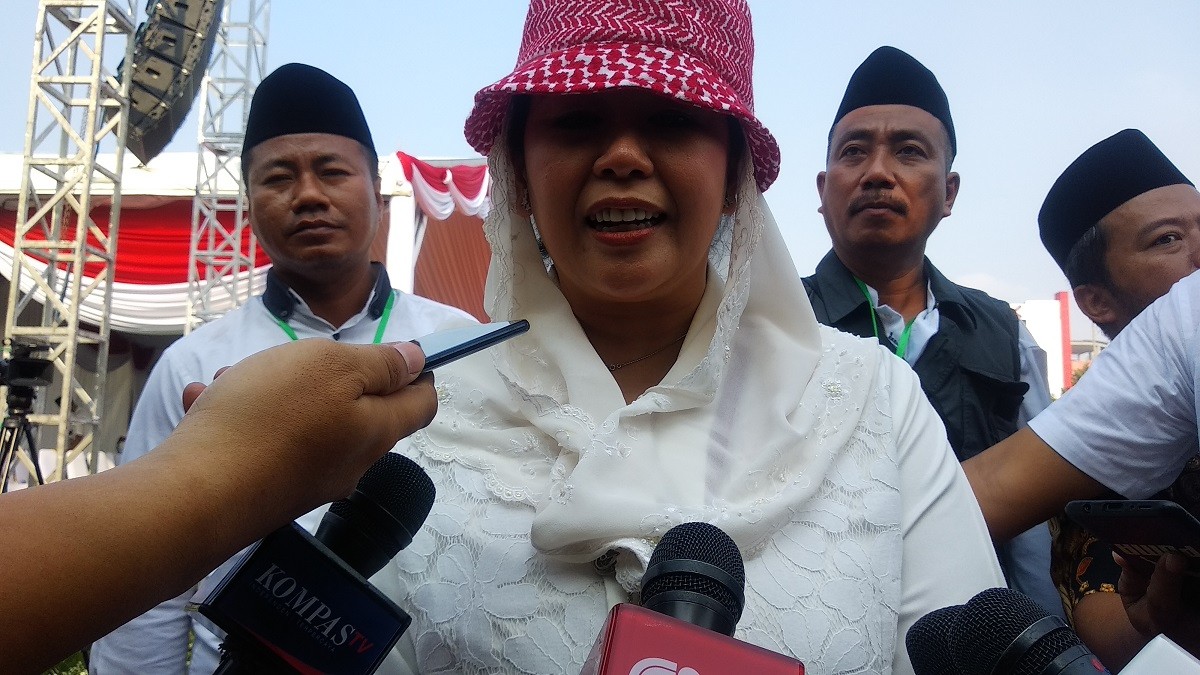 Yenny Wahid saat mengikuti apel Hari Santri Minggu (22/10/2023) (Foto: Haryo Agus/jatimnow.com)