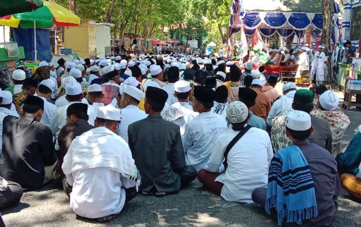 Zikir dan doa bersama untuk warga Palestina dilakukan ratusan orang di Sampang. (Foto: Rois for jatimnow.com)