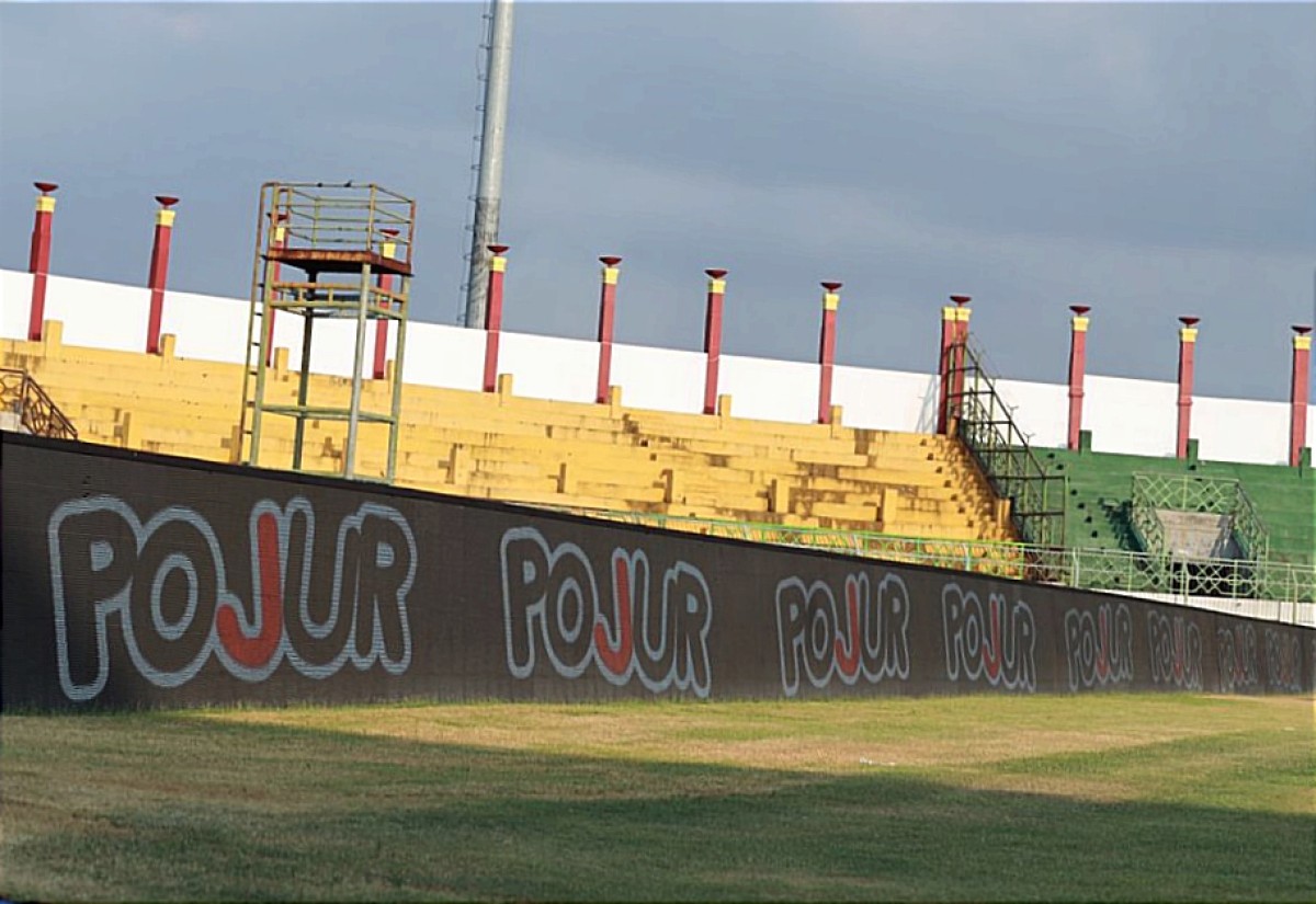 Panpel Madura United sudah menyiapkan Stadion Gelora Bagkalan (Foto: Madura United Official for jatimnow.com)