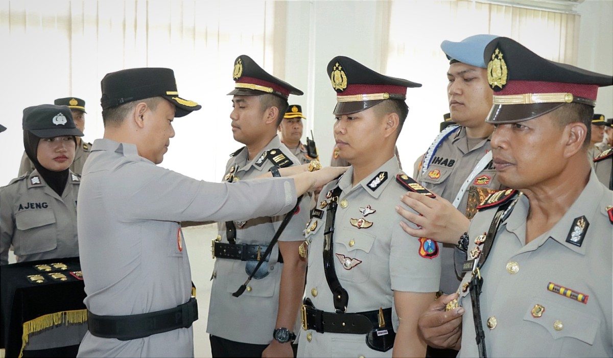 Kapolres Gresik AKBP Adhitya Panji Anom memimpin sertijab sejumlah pejabat utama di lingkup Polres Gresik (Foto: Humas Polres Gresik for jatimnow.com)
