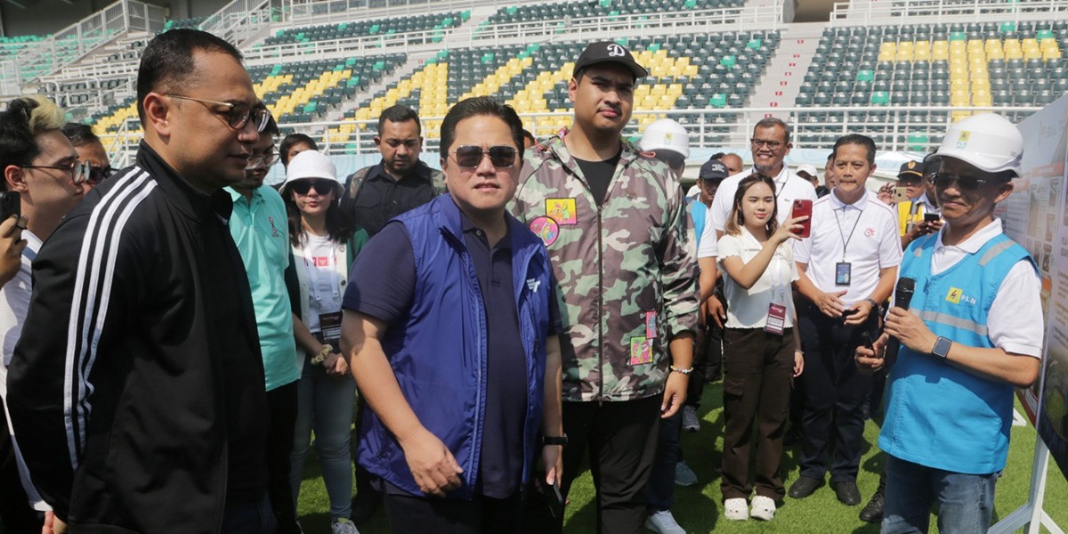 Erick Thohir saat meninjau Stadion GBT Surabaya. (Foto: Ni'am Kurniawan/jatimnow.com)