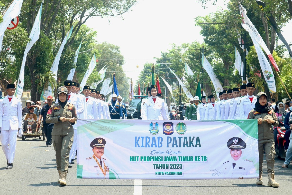 Prosesi kirab pataka dalam peringatan Hari Jadi Jawa Timur ke-78. (Humas Pemkot Pasuruan for jatimnow.com)