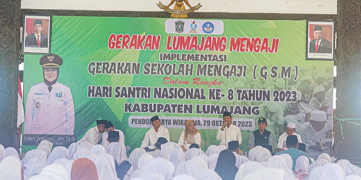 Ribuan pelajar ngaji bareng di Pendopo Arya Wiraraja. (Foto: Kominfo Pemkab Lumajang)