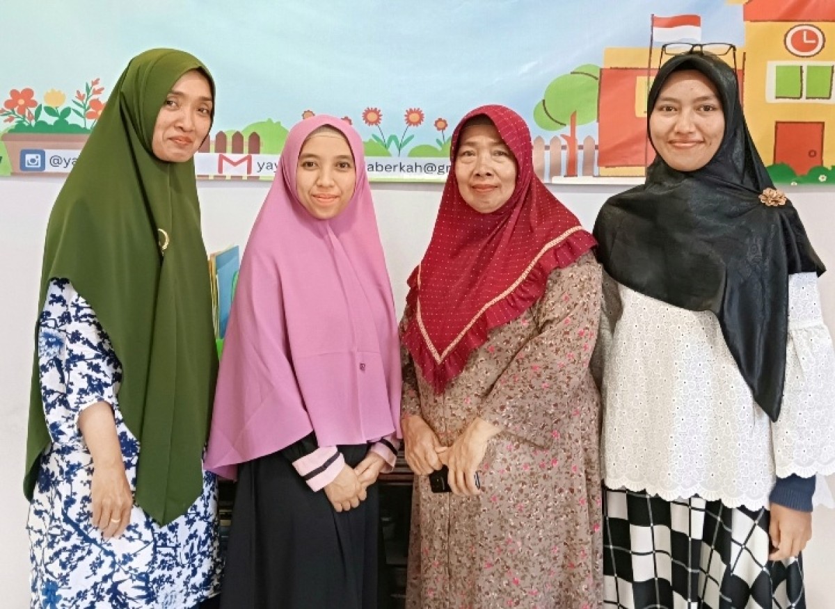 Irma Gayatri (kerudung pink), Praktisi ABK/ADHD/Disleksia Sidoarjo. (Foto : Ahaddiini HM/jatimnow.com).