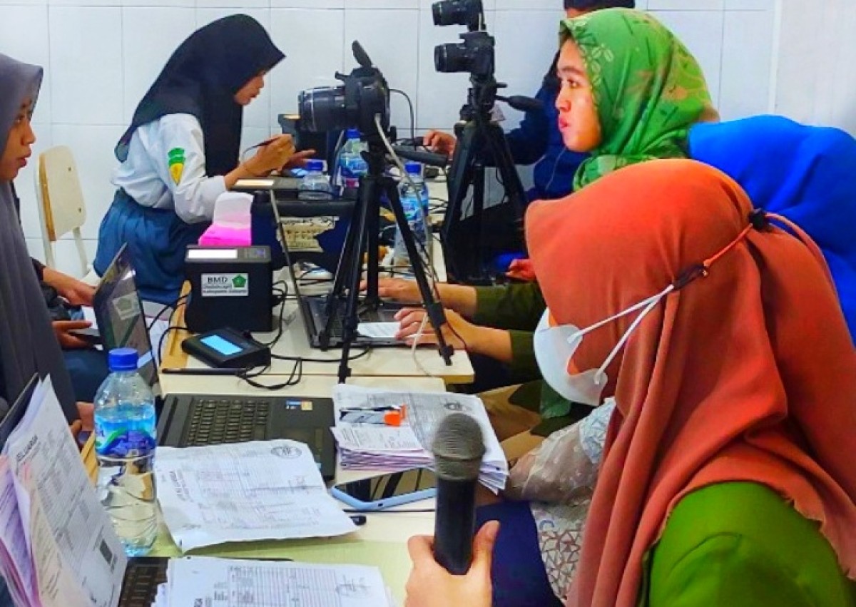 Disdukcapil Sidoarjo melakukan pencatatan administrasi kependudukan (adminduk) kepemilikan akta kematian. (Foto: Humas Pemkab Sidoarjo for jatimnow.com)