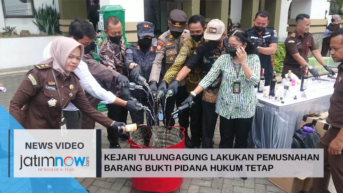 Video: Kejari Tulungagung Lakukan Pemusnahan Barang Bukti Pidana Hukum Tetap