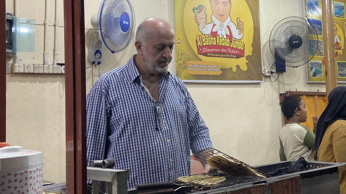 Al Basha Kebab Jumbo, sajian khas Timur Tengah di Kediri. (Foto: Yanuar Dedy/jatimnow.com)