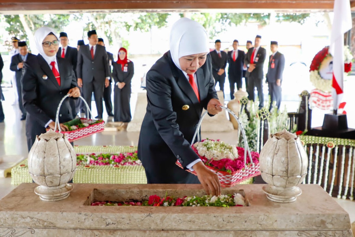 Gubernur Jawa Timur Khofifah Indar Parawansa ziarah ke makam Bung Karno. (Foto-foto: Humas Pemprov Jatim)