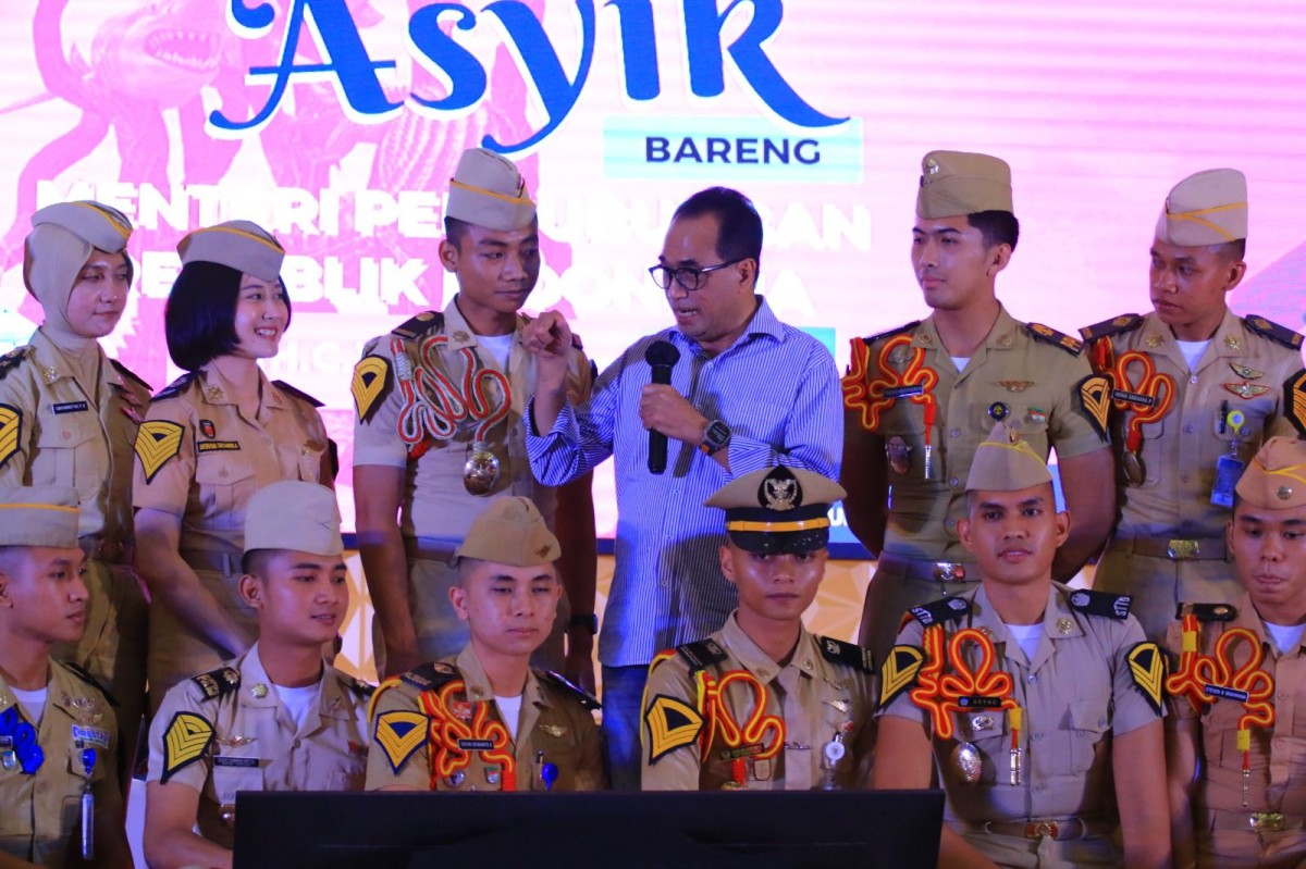 Ngobrol Asyik bareng Menteri Perhubungan Republik Indonesia Budi Karya Sumadi. (Foto-foto: Humas Poltekbang Surabaya)