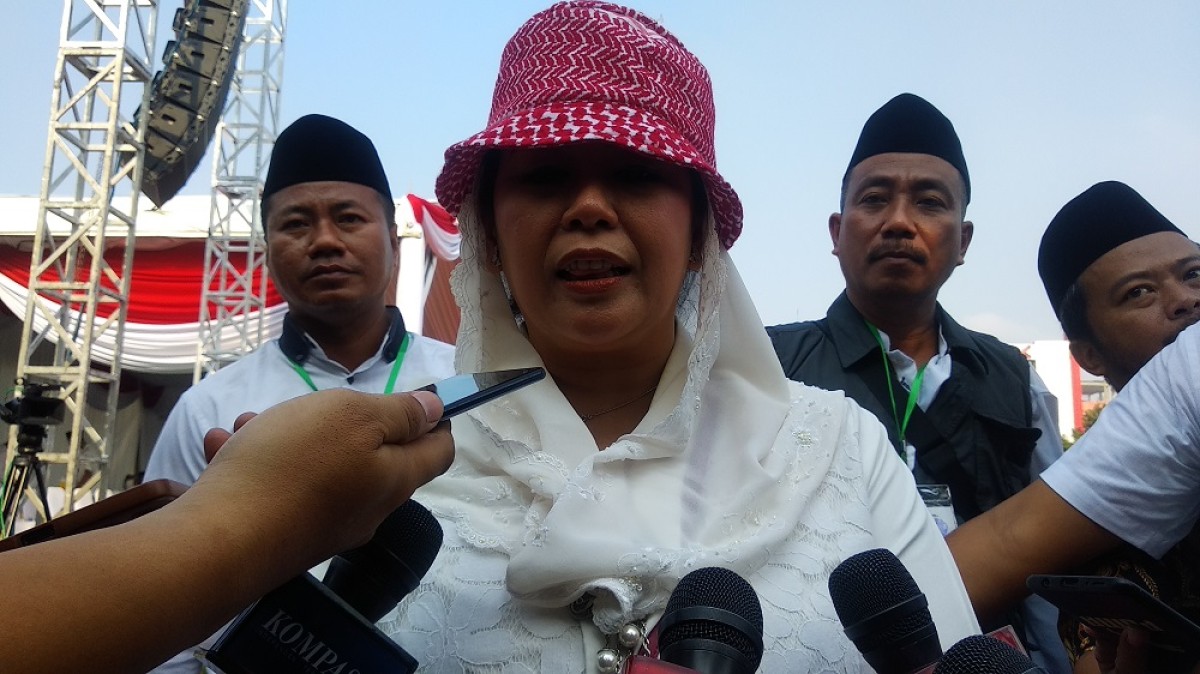 Yenny Wahid mengenakan topi bermotif bendera Palestina. (Foto: Haryo Agus/jatimnow.com)