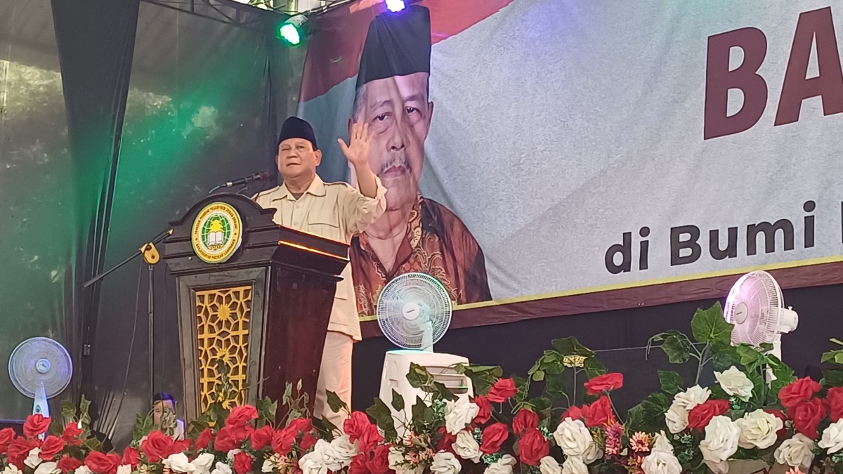 Capres KIM Prabowo Subianto saat silaturahmi ke Ponpes Sunan Drajat Lamongan. (Foto : Adyad Ammy Iffansah/jatimnow.com)