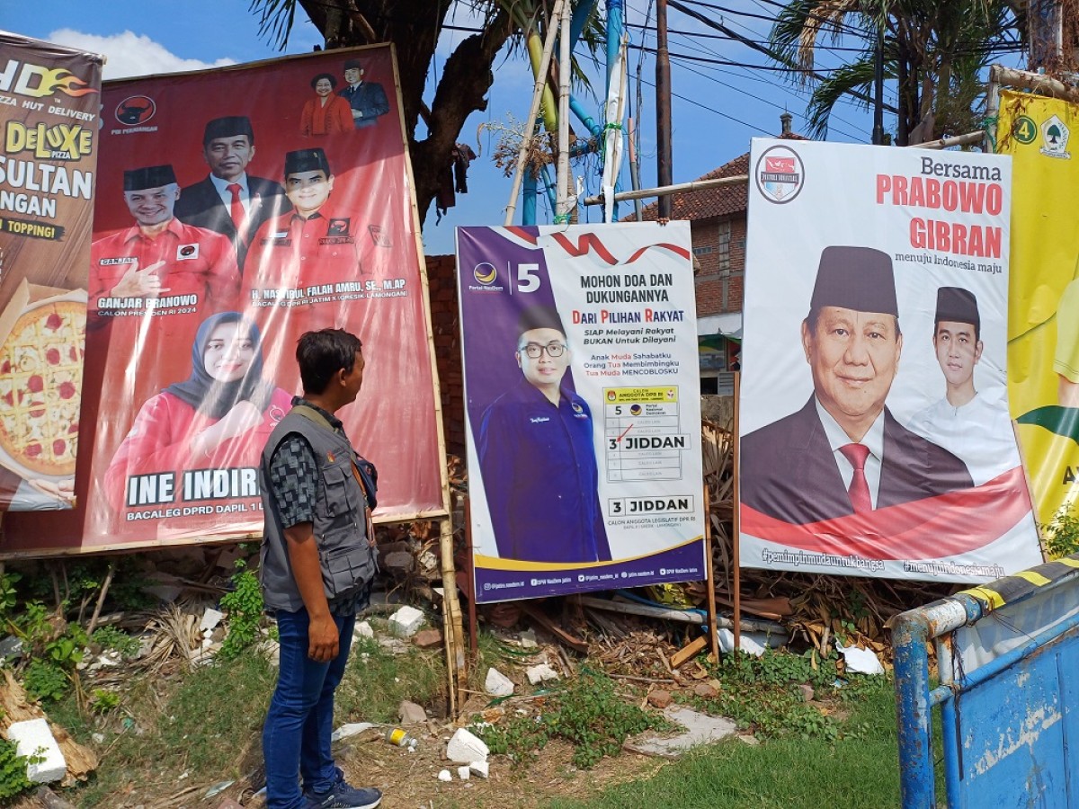 Ilustrasi. APK milik sejumlah calon legislatif di Lamongan yang berada di sudut kota Lamongan. (Foto : Adyad Ammy Iffansah/jatimnow.com)