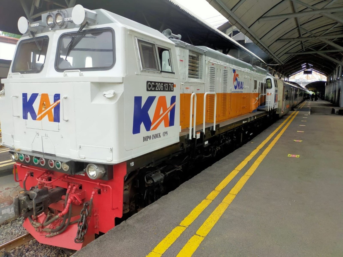 Pascatabrakan KA Probowangi Vs Elf, Rute Banyuwangi-Semarang Tetap Lancar