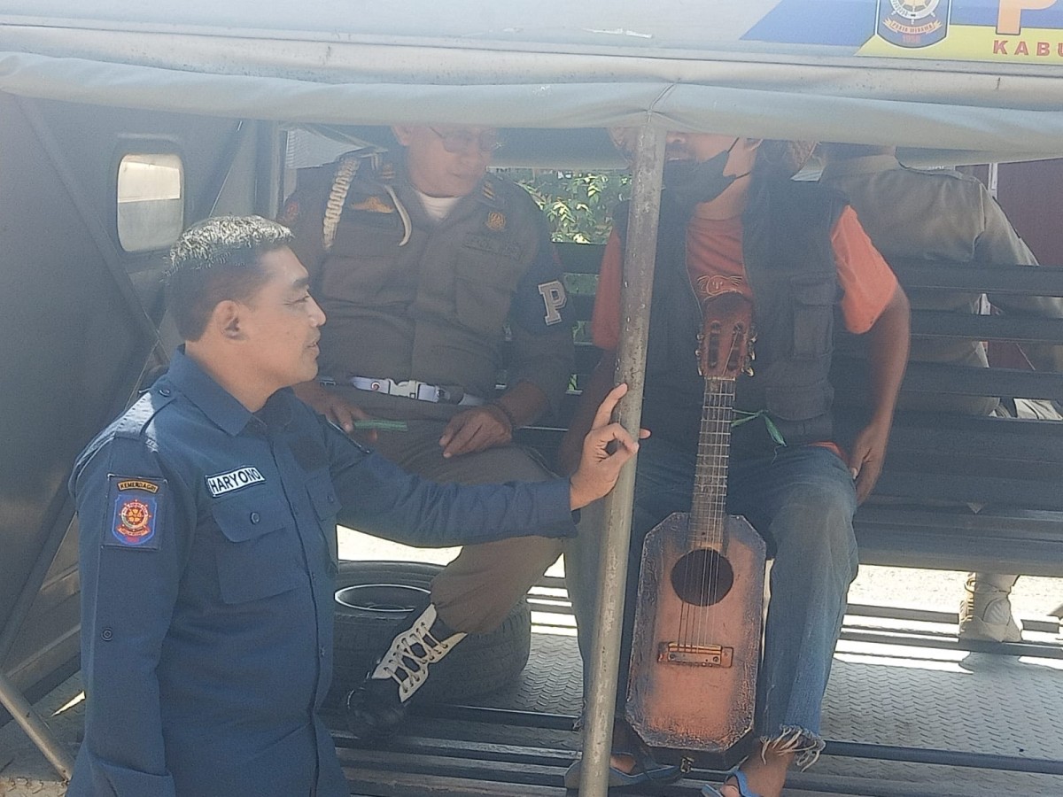 Pengamen yang berhasil di razia Satpol PP Ponorogo (Satpol PP for jatimnow.com)