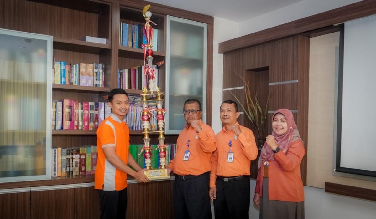 Tim nakes dan karyaran RSU Aisyiyah Ponorogo berhasil meraih gelar juara umum dalam PORRSMA. (Foto: RSUA Ponorogo for jatimnow.com)