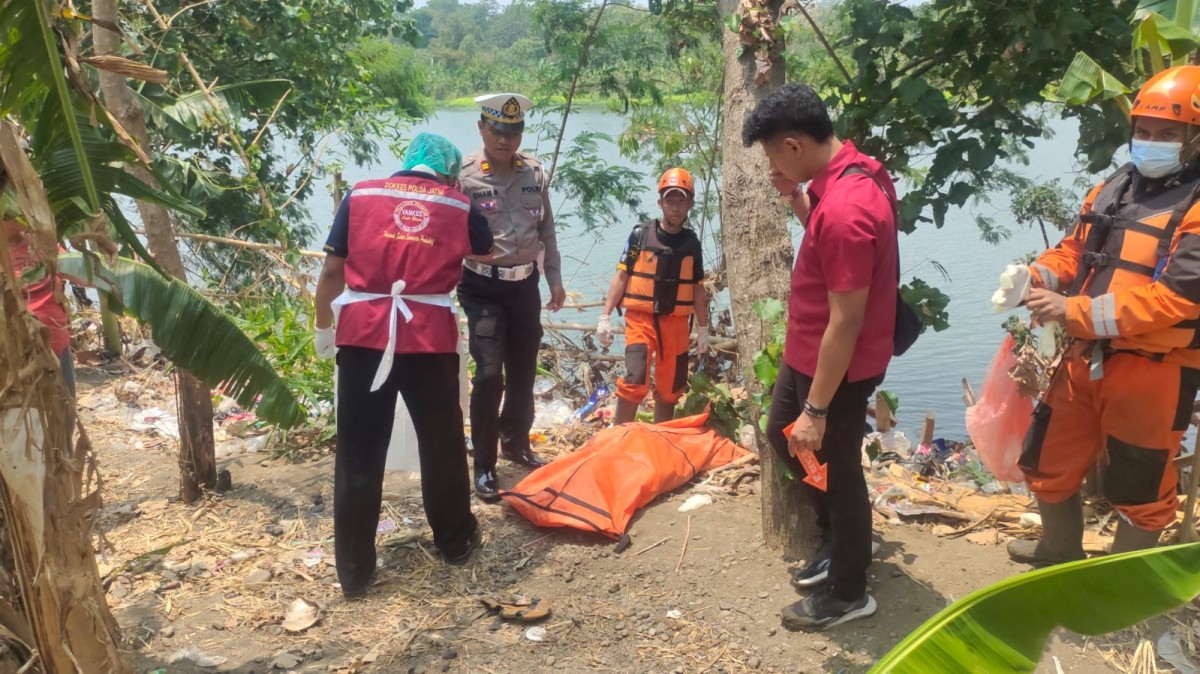 Mayat Wanita Berbaju Tidur Ditemukan Mengapung di Sungai Brantas Kediri