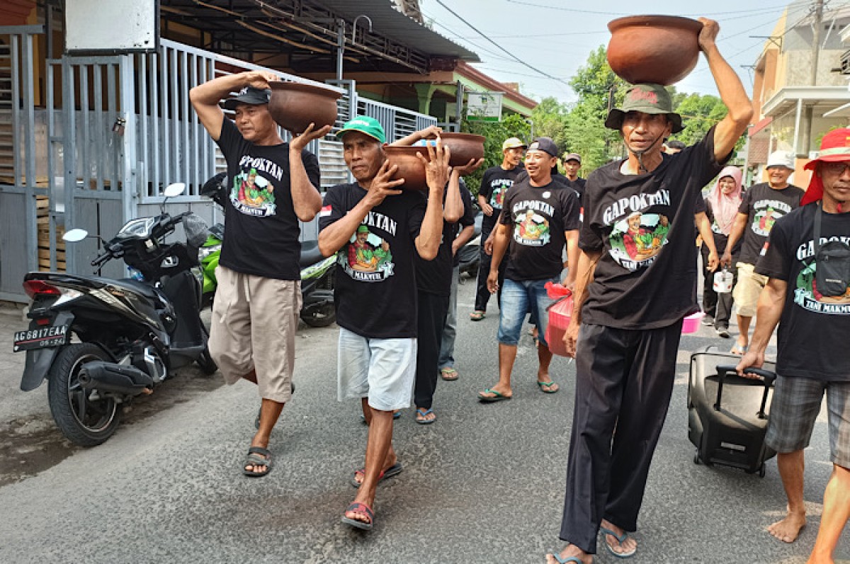 Ritual Sedekah Dawet petani Desa Paron Kediri. (Foto: Yanuar Dedy/jatimnow.com)