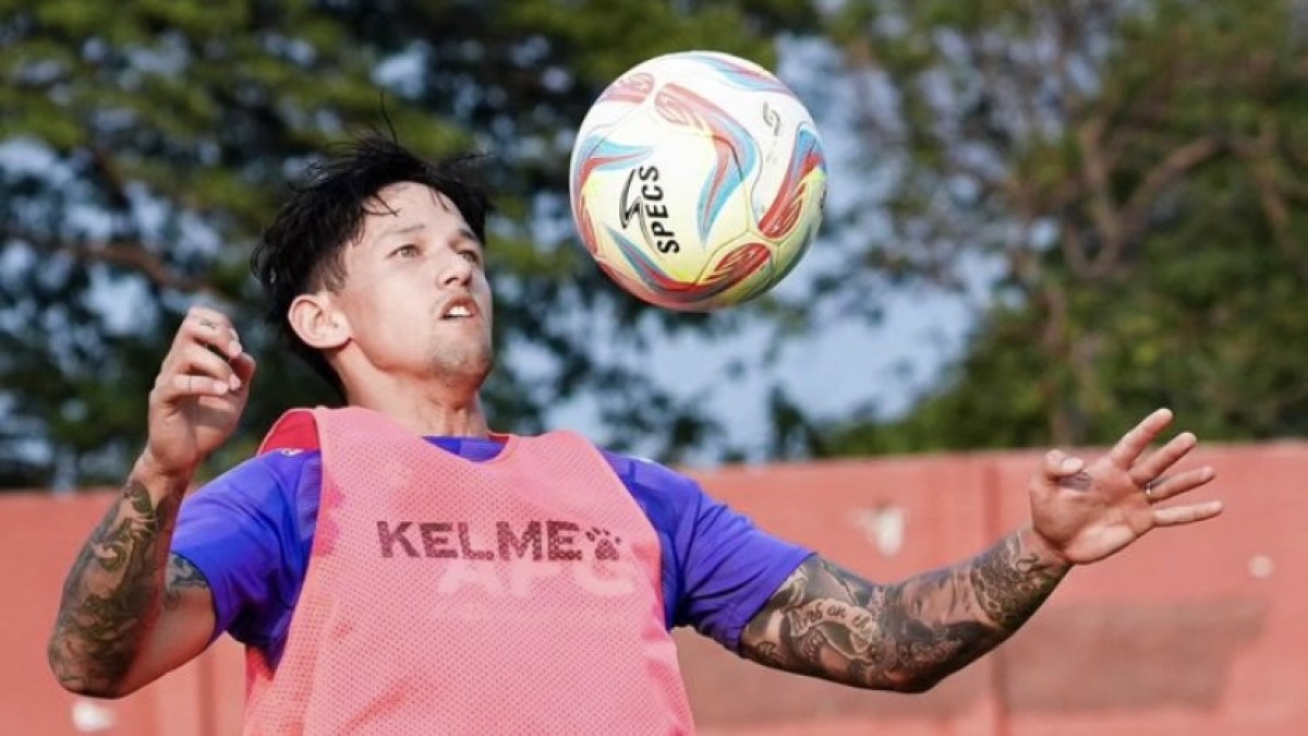 Irfan Bachdim dalam latihan bersama Persik Kediri. (Foto : Persik Kediri/jatimnow.com)