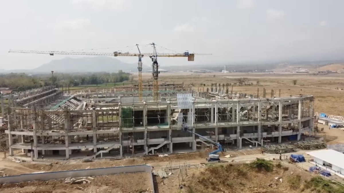 Progres pembangunan Stadion Gelora Daha Jayati Kediri. (Foto: Yanuar Dedy/jatimnow.com)