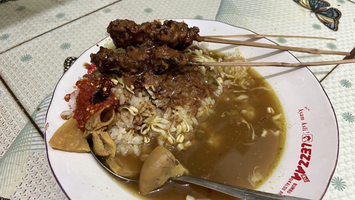 Sato sate sapi Pak Di. (Foto-foto: Yanuar Dedy/jatimnow.com)