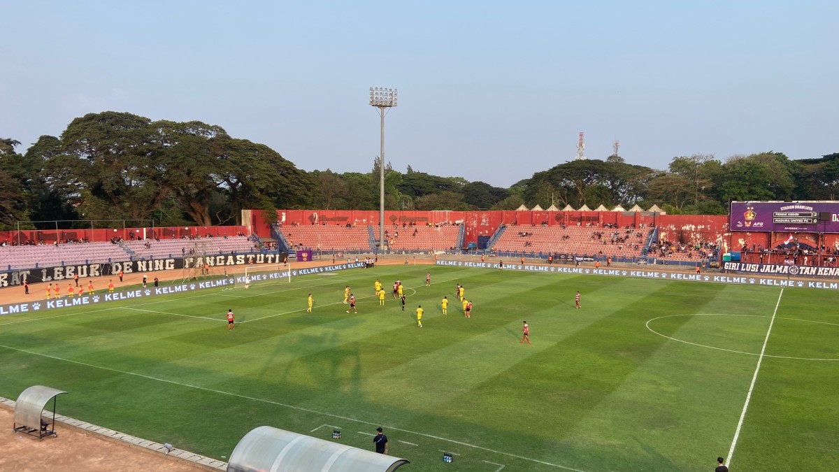 Pertandingan Persik Kediri melawan Madura United di Stadion Brawijaya. (Foto: Yanuar Dedy/jatimnow.com)