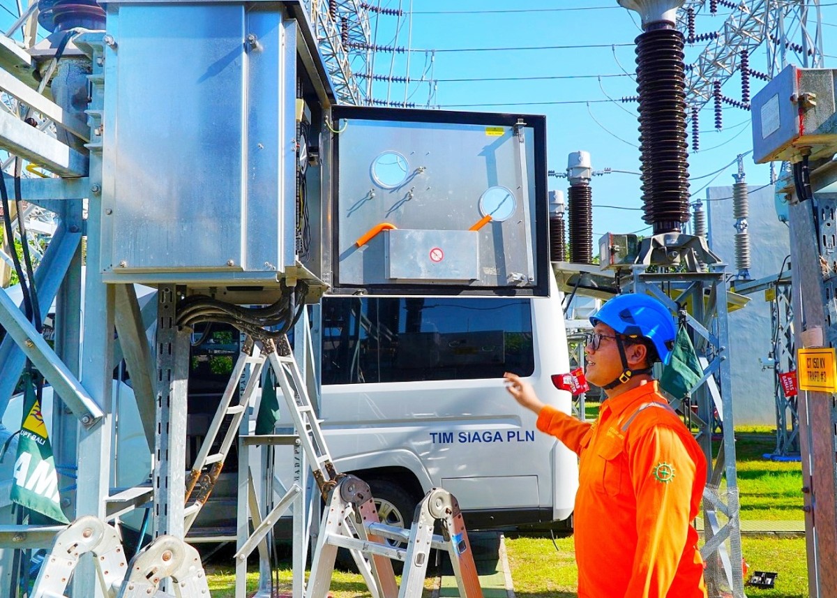 PLN Unit Induk Transmisi Jawa Bagian Timur dan Bali (UIT JBM) memastikan kesiapan kelistrikan. (Foto: Humas PLN UIT JBM for jatimnow.com)