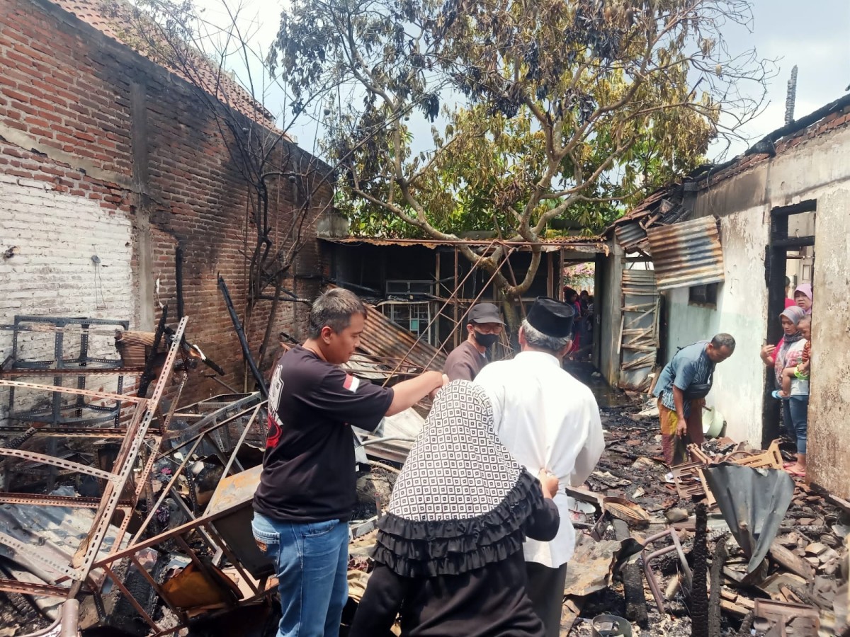 Salah satu rumah usai terbakar. (Foto: Humas Polresta Malang Kota for jatimnow.com)