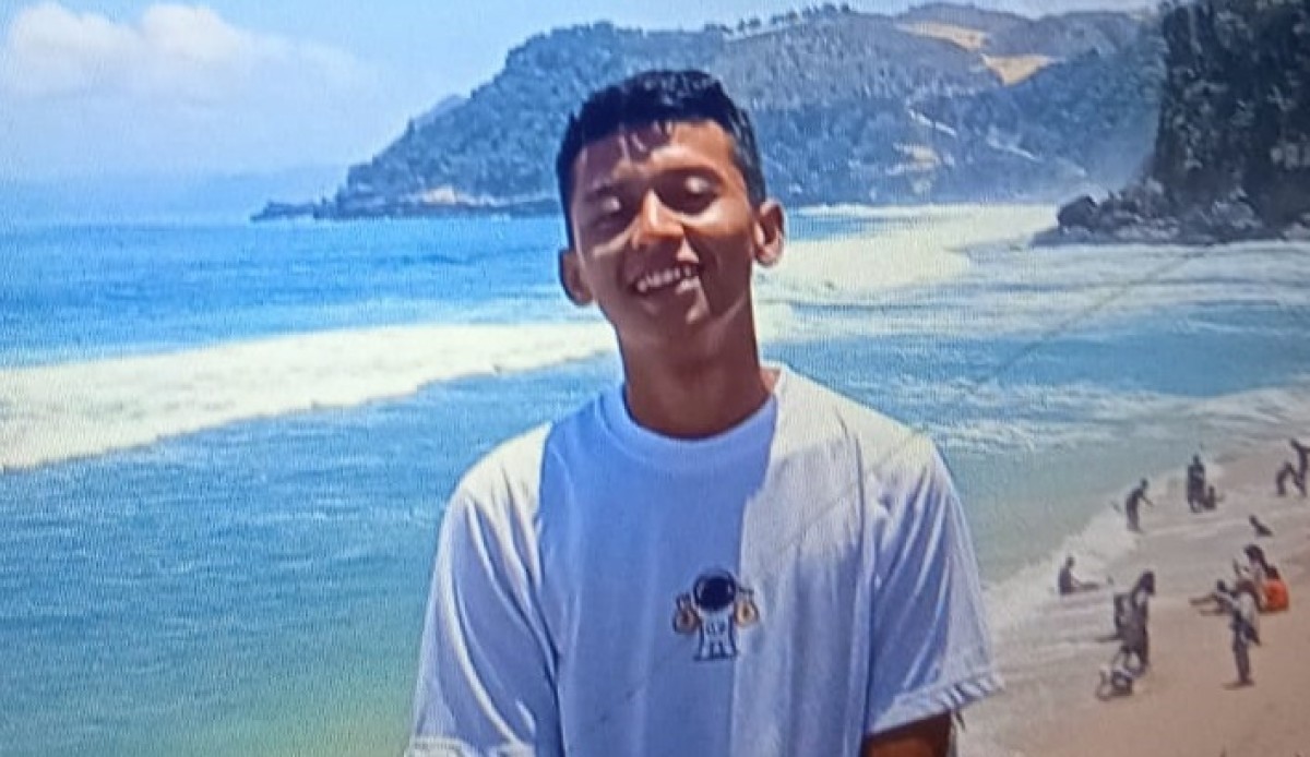 Korban saat berfoto di lokasi kejadian. (Foto: Bramanta Pamungkas/jatimnow.com)