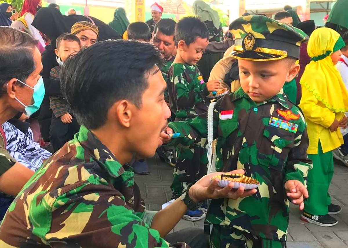 Kegiatan My Father is My Hero yang dilaksanakan Ababe School. (Foto: Ahaddiini HM/jatimnow.com)