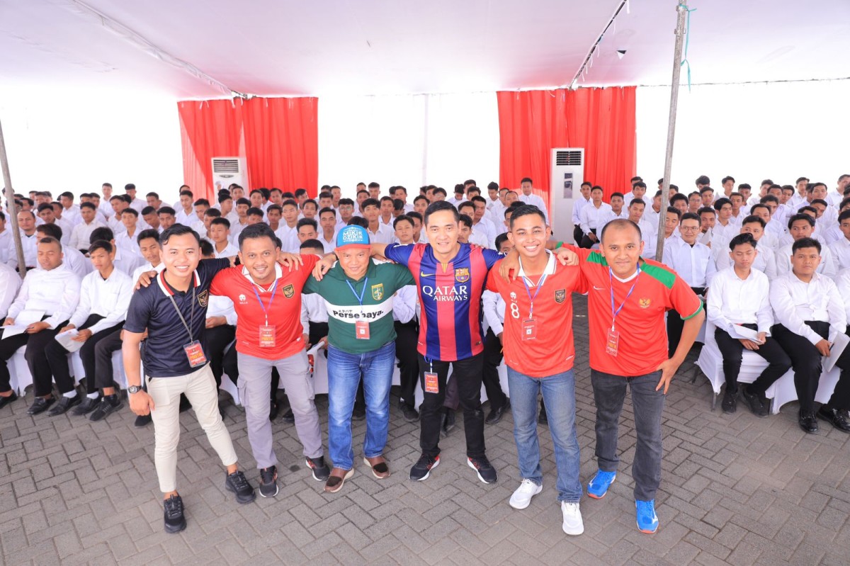 Nuansa Piala Dunia Sepak Bola U-17 yang digelar di Indonesia terasa sampai ke lokasi Seleksi Kompetensi Dasar (SKD) CPNS Kemenkumham di Jawa Timur. (Foto: Humas Kemenkumham Jatim)