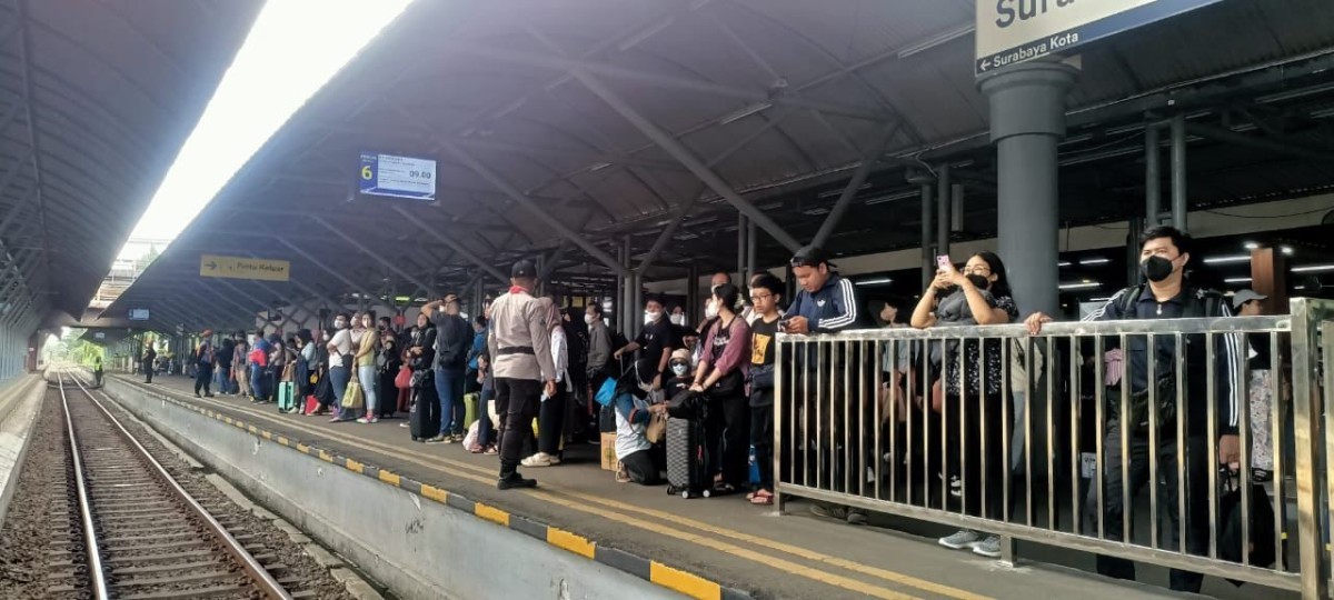 Ilustrasi penumpang kereta api di stasiun Jawa Timur. (Foto: Ni'am Kurniawan/jatimnow.com)