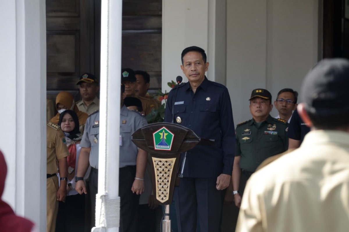 Pj Wali Kota Malang, Wahyu Hidayat usai Apel Peringatan Hari Kesehatan Nasional ke-59 di Halaman Balaikota Malang. (Foto: Prokopim Pemkot Malang)