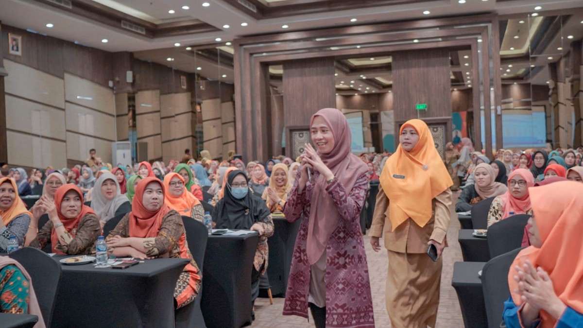 Ketua Tim Penggerak PKK (TP PKK) Kabupaten Gresik Nurul Haromaini Ali Fandi Akhmad Yani, Workshop Peningkatan Kapasitas Kader Posyandu (Foto: Humas Pemkab Gresik for jatimnow.com)