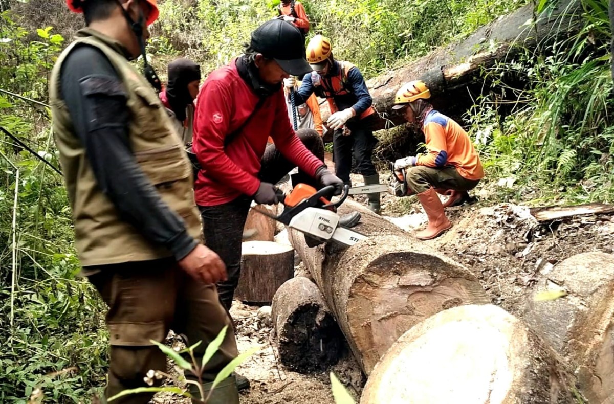 Kegiatan susur sungai di kawasan Jurang Pusung Lading, Kecamatan Bumiaji, Kota Batu. (Foto: Rully Wicaksono for jatimnow.com)