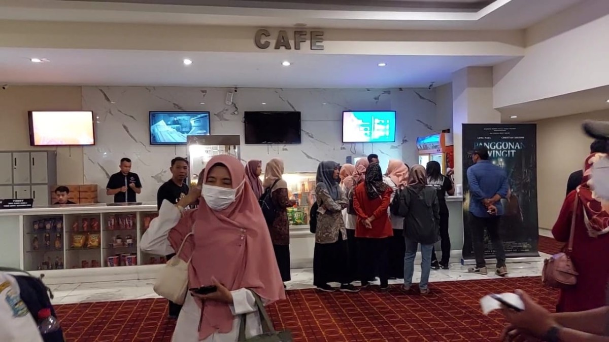 Peringati HGN, Pengusaha Lamongan Booking Bioskop Ajak Guru Nobar Film Budi Pekerti