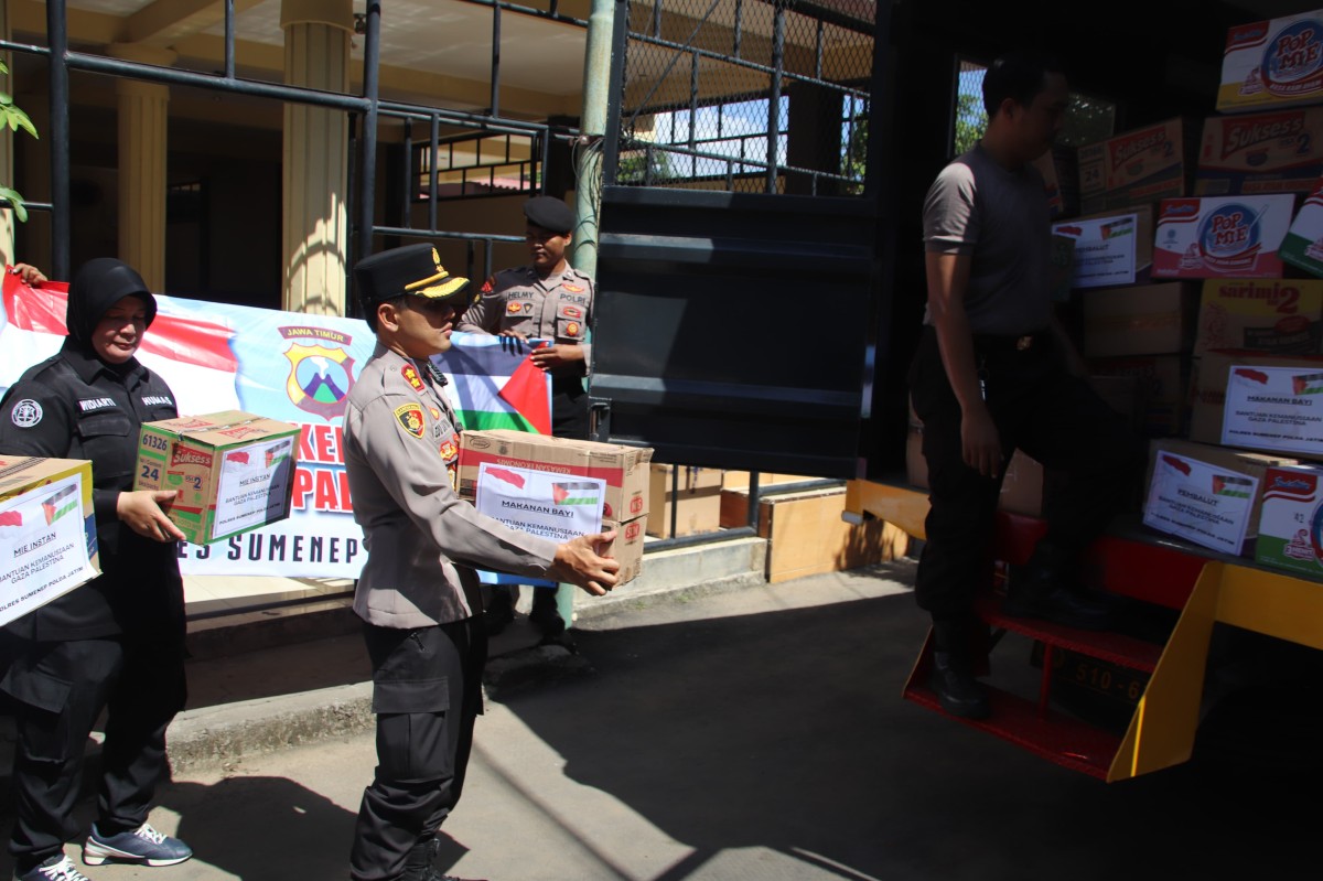 Polres Sumenep salurkan bantuan ke Palestina. (Foto: Fathor Rahman/jatimnow.com)