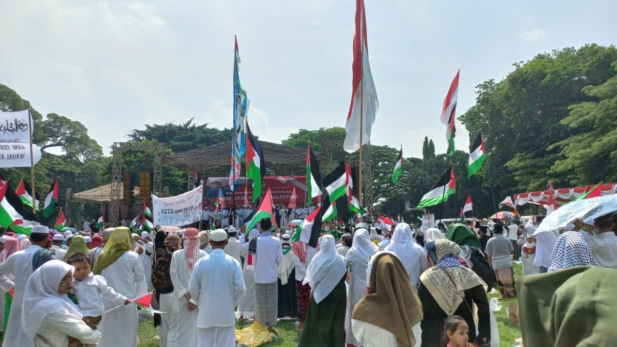 Dukung Palestina, Ribuan Masyarakat Bangkalan Berkumpul di Alun-alun