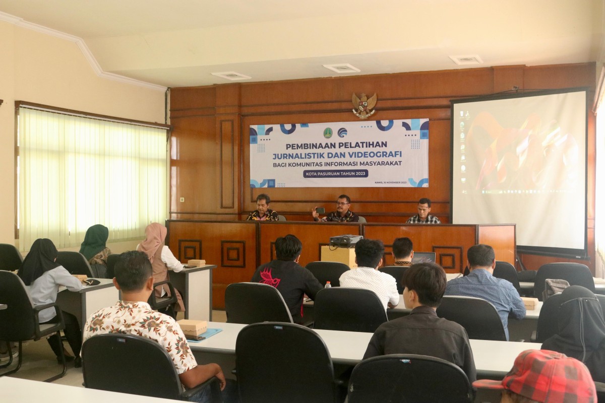 Pelatihan Jurnalistik dan Videografi, Kamis (16/11/2023) di Ruang Rapat Mini Kantor Pemkot Pasuruan. (Foto: Humas Pemkot Pasuruan)